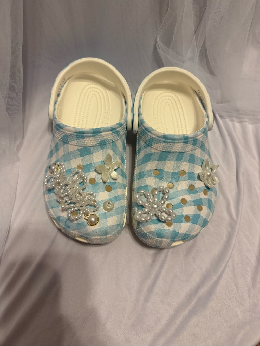 CROCS Kids Blue Gingham Clogs with Pearl Flower Charms sz. 5